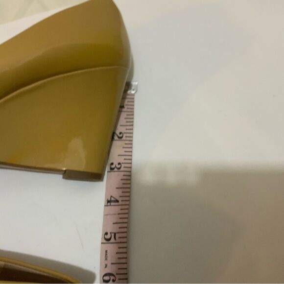 Tory Burch Trudy Open Toe Wedge Bow Patent Leather Nude 7 US Gold Logo - Picture 8 of 8